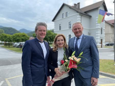Direktor ZAC Borut Batagelj, avtorica razstave Sonja Jazbec in župan Miran Jurkošek