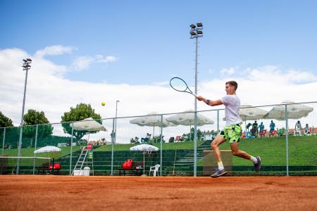 Tennis_Store_0007_240702_MKV