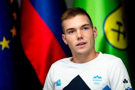 Tennis_Store_0027_240702_MKV