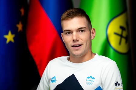 Tennis_Store_0028_240702_MKV