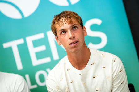 Tennis_Store_0030_240702_MKV