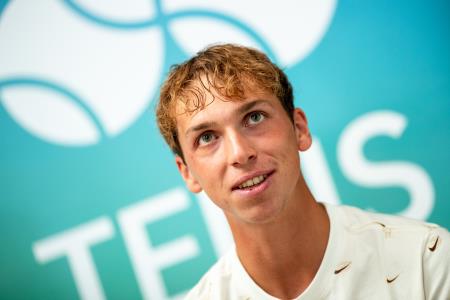 Tennis_Store_0031_240702_MKV