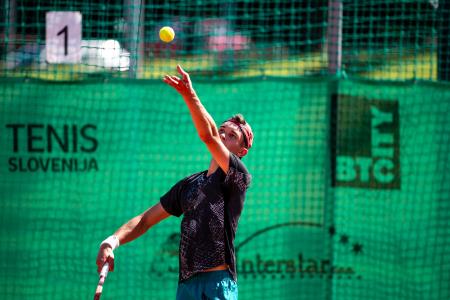 Tennis_Store_0037_240702_MKV