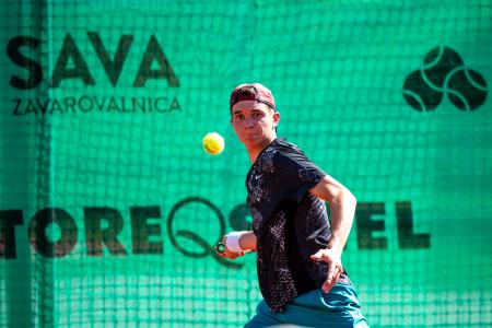 Tennis_Store_0038_240702_MKV