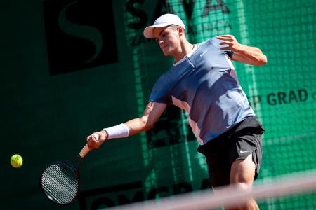 Tennis_Store_0041_240702_MKV