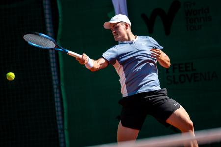 Tennis_Store_0042_240702_MKV