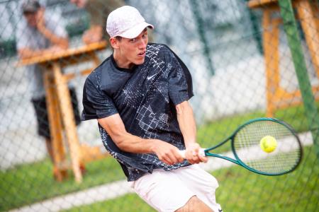 Tennis_Store_0048_240702_MKV