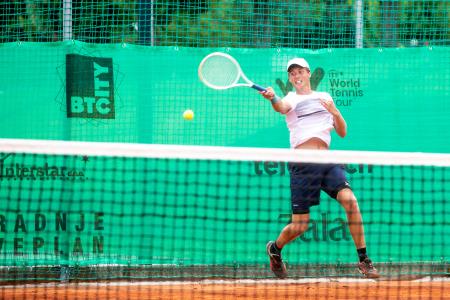 Tennis_Store_0051_240702_MKV