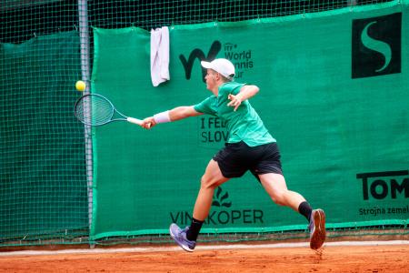 Tennis_Store_0057_240702_MKV