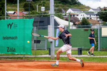 Tennis_Store_0060_240702_MKV