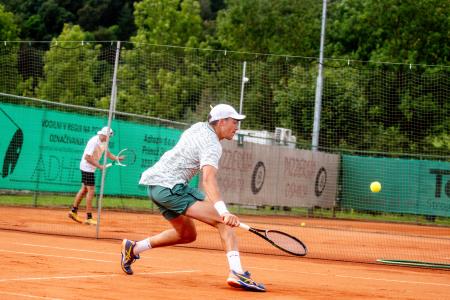 Tennis_Store_0065_240702_MKV