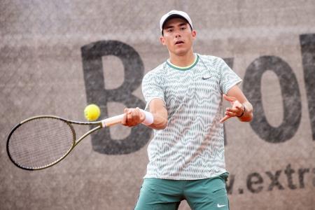 Tennis_Store_0066_240702_MKV