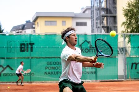 Tennis_Store_0069_240702_MKV