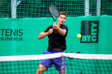 Tennis_Store_0071_240702_MKV