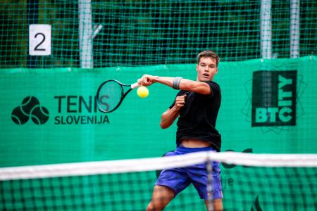 Tennis_Store_0072_240702_MKV