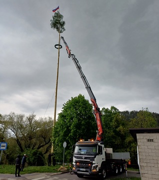 postavljanje mlaja na Lipi