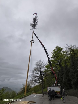 postavljanje mlaja na Svetini