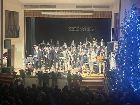 IMG-c8f78d6bebfce7a5336ff90b74901099-V